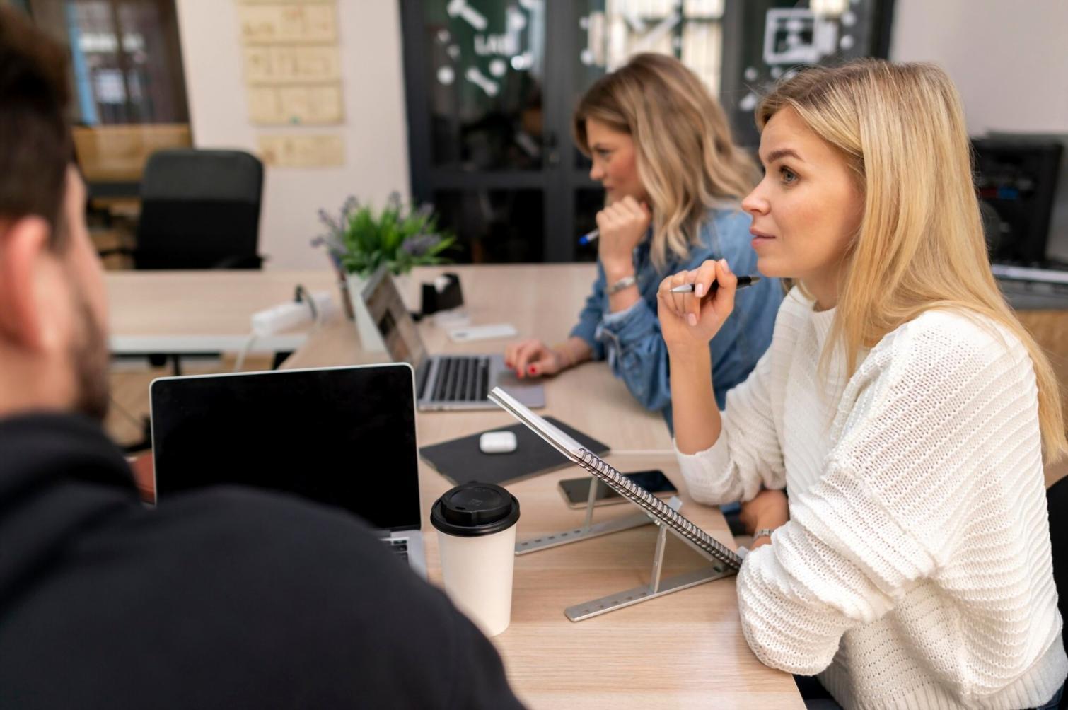 Professionelle Finanzberatung im Büro